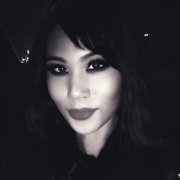 Meet your Posher, Stephanie🖤 - Picture 2 of 8